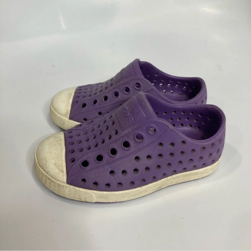 Native Jefferson shoes size 6 purple